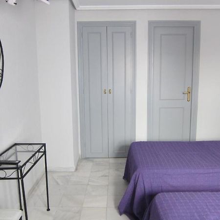 Hostal Pension Alicia San Pedro de Alcántara Exterior foto
